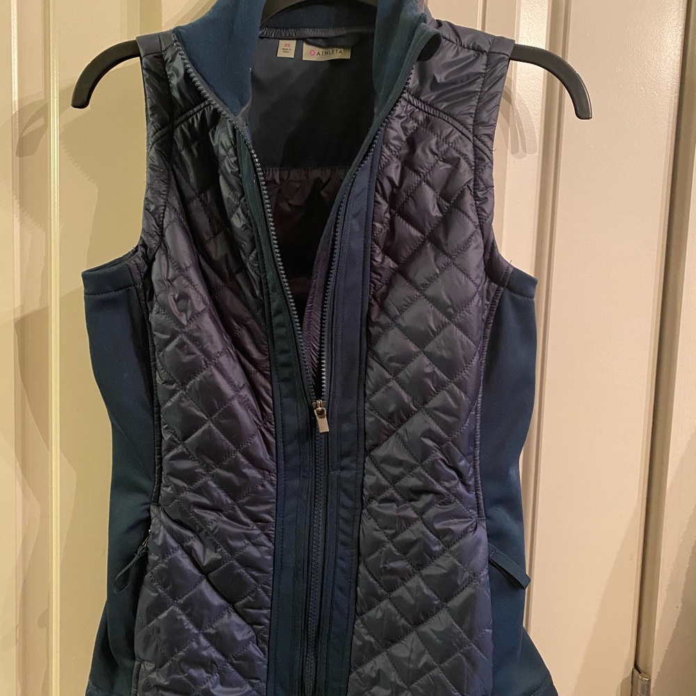 Athleta vest